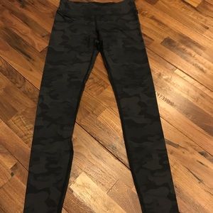 Vim Mia yoga leggings in camp black